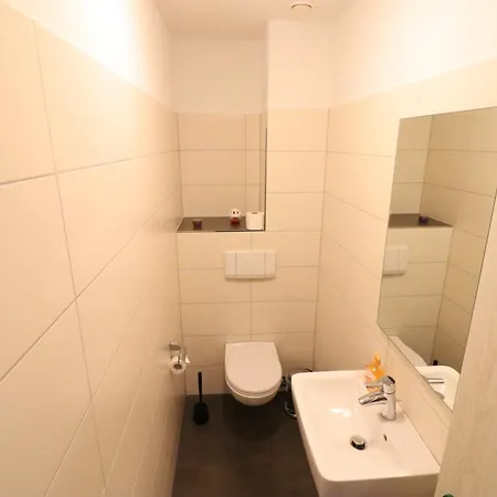 Itjen Am 1 Gruen Apartment